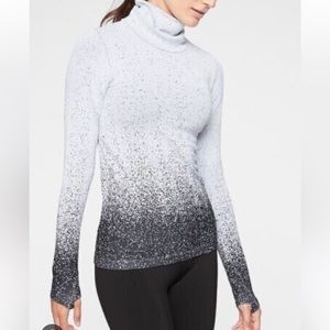ATHELTA Flurry Base Layer Ombré Turtleneck BLACK AND WHITE